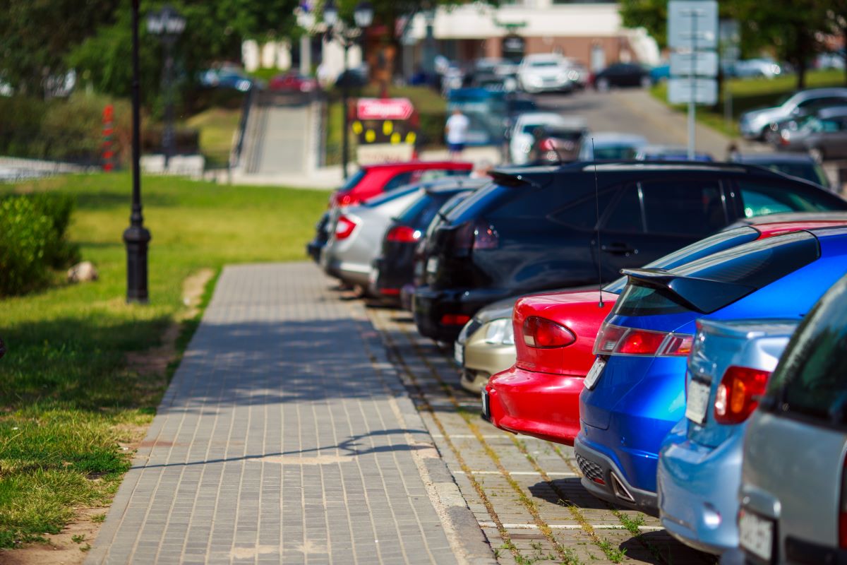 Parkplatzmangel Wohngebiet: 5 Lösungsansätze